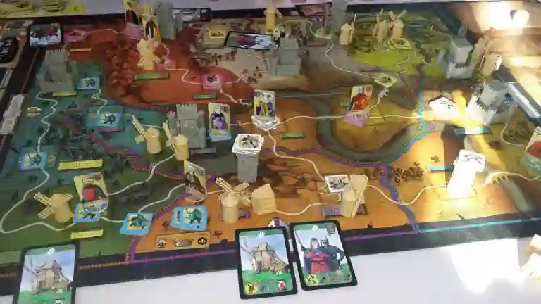 Маленькие города настольная. Настольные игры про Русь. Настольная игра про мышей. Настольные игры Киров. Настолка постройка города.